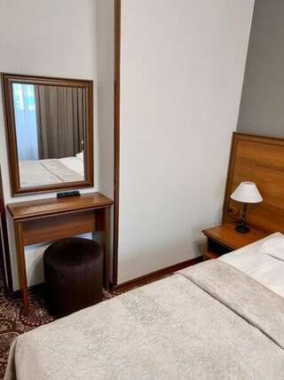 Мини-отель Вернисаж Санкт-Петербург Двухместный номер с 1 кроватью или 2 отдельными кроватями и балконом-9