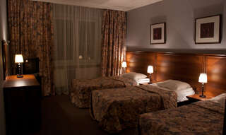 Мини-отель Вернисаж Санкт-Петербург Классический трехместный номер-1