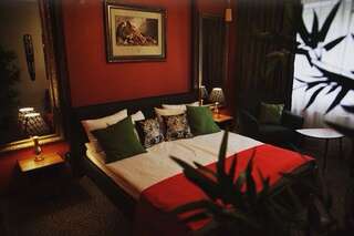 Мини-отель Вернисаж Санкт-Петербург Люкс с кроватью размера «king-size»-1