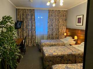 Мини-отель Вернисаж Санкт-Петербург Классический трехместный номер-2