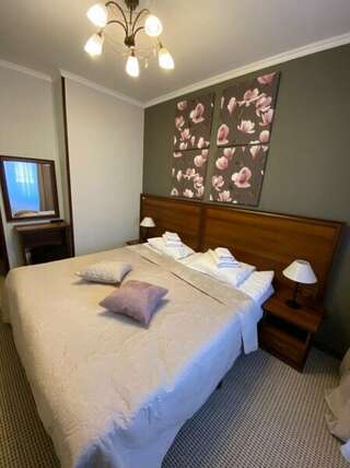 Мини-отель Вернисаж Санкт-Петербург Двухместный номер с 1 кроватью или 2 отдельными кроватями и балконом-2